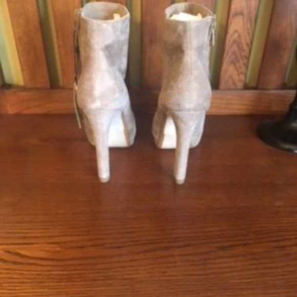Zara Basic Suede Platform Booties -NWT Retail $119 - Picture 5 of 7